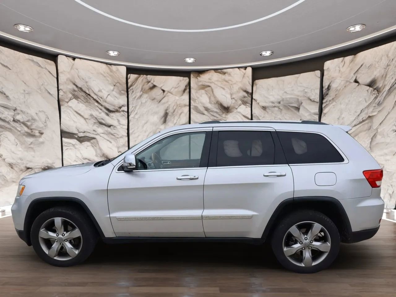 Used 2012 Jeep Grand Cherokee Overland image 8