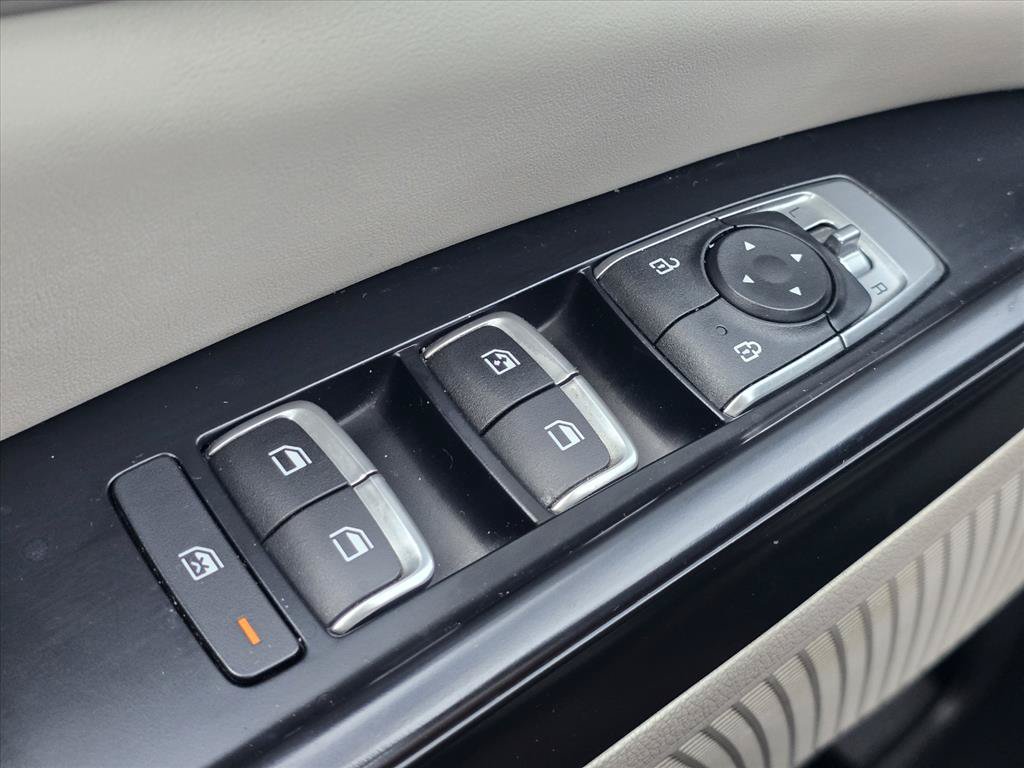 Used 2022 Kia Carnival LX FWD image 23