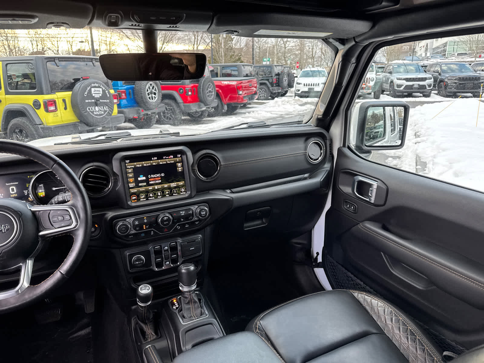 Used 2023 Jeep Wrangler Unlimited Sahara image 33