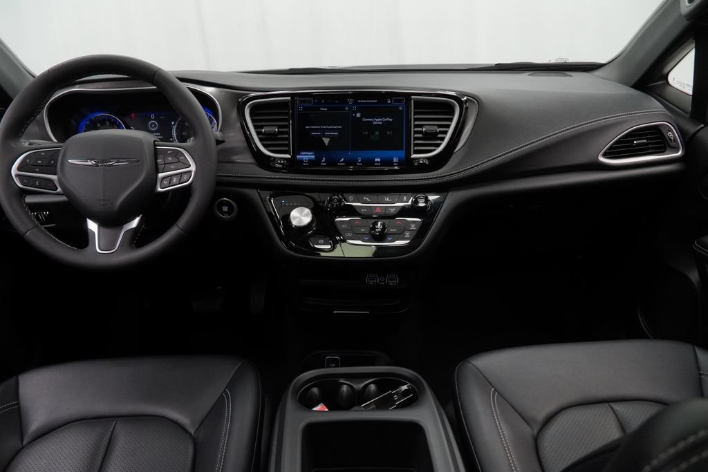 Certified 2025 Chrysler Pacifica Select AWD/4WD image 26