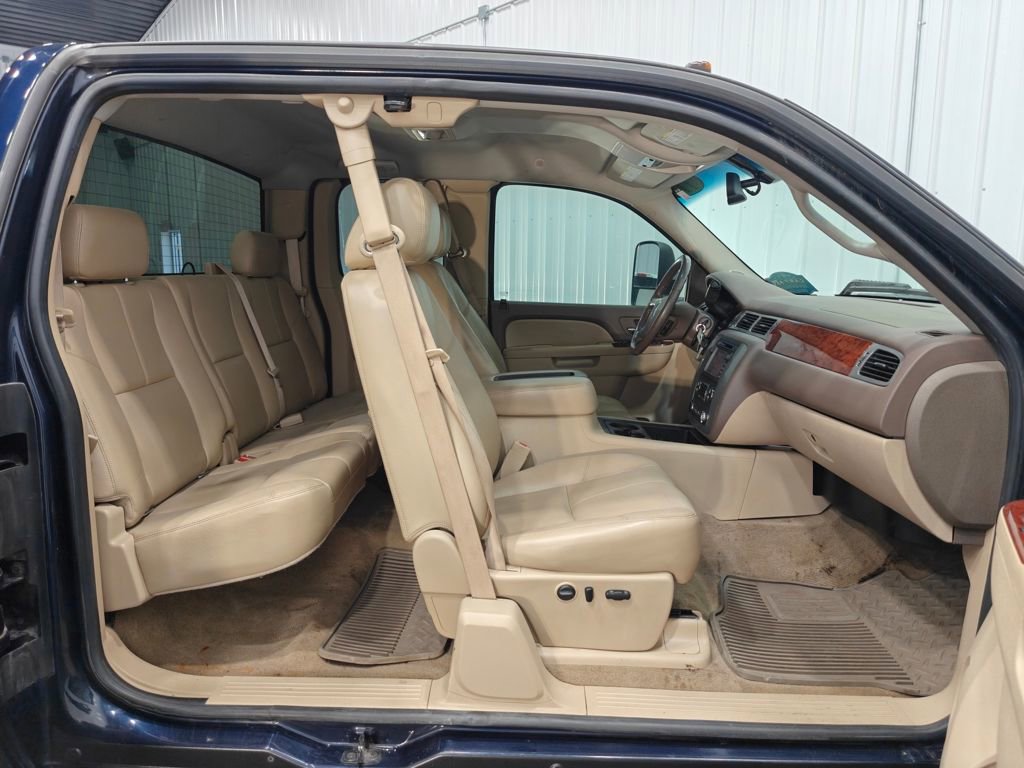 Used 2011 GMC Sierra 3500 SLT w/ SLT Convenience Package AWD/4WD image 35