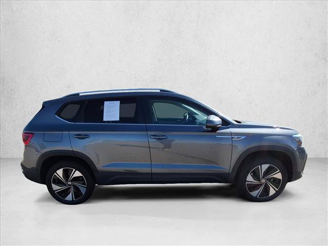 Used 2024 Volkswagen Taos SE AWD/4WD image 4