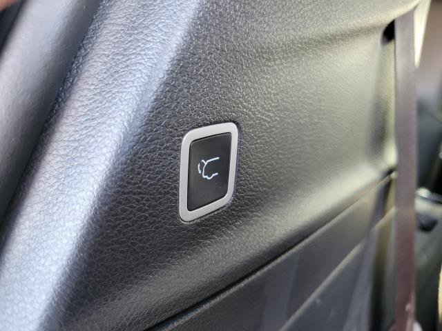 Used 2025 Chrysler Pacifica Select image 25