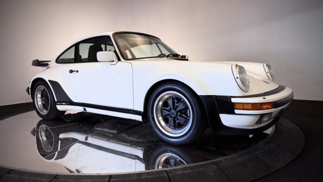 Used 1989 Porsche 911 Carrera RWD image 16
