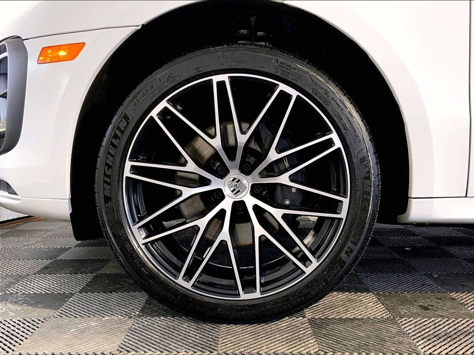 Certified 2023 Porsche Macan Turbo image 11