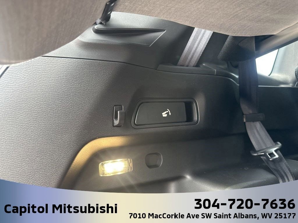 New 2025 Mitsubishi Outlander SEL image 16
