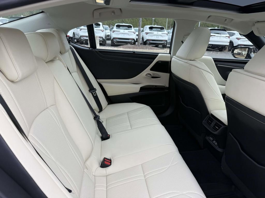 Used 2022 Lexus ES 350 Ultra Luxury image 16
