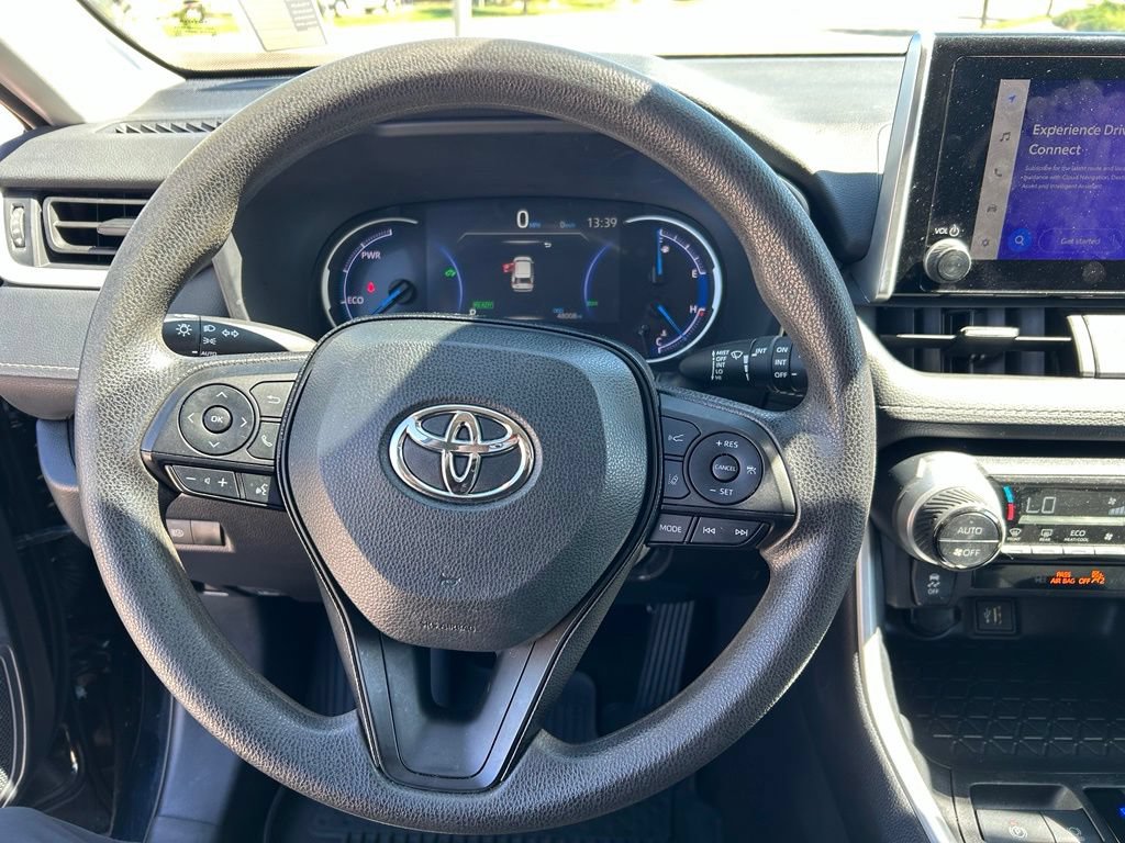 Used 2025 Toyota RAV4 XLE AWD/4WD image 22