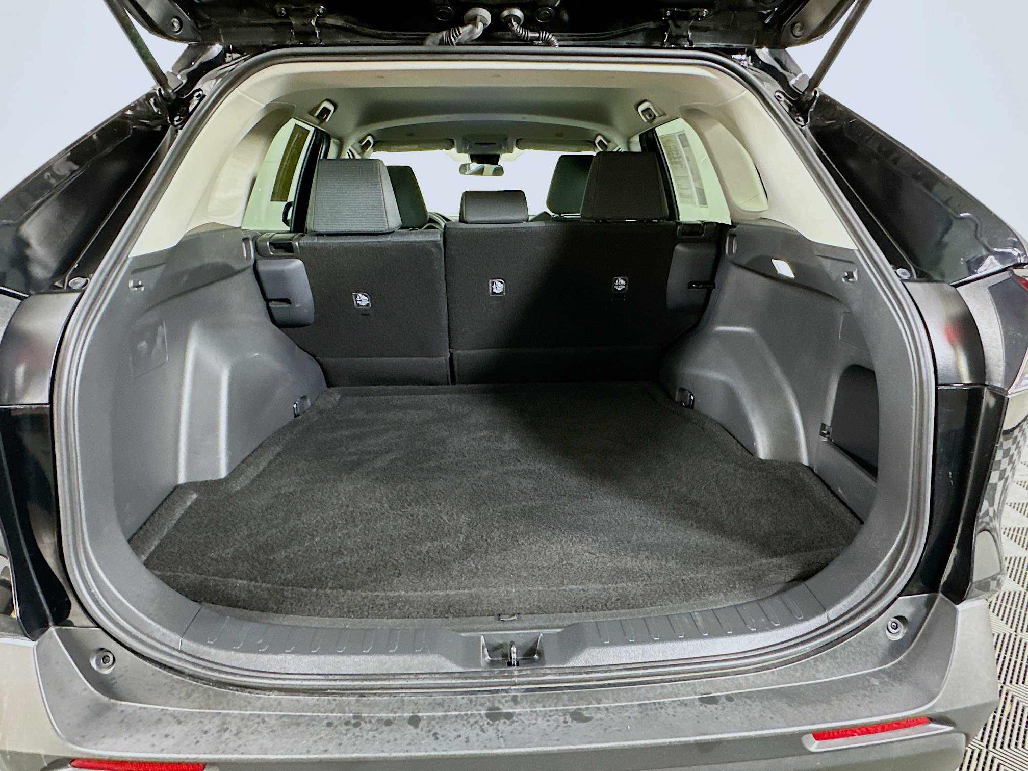 Used 2025 Toyota RAV4 LE image 27