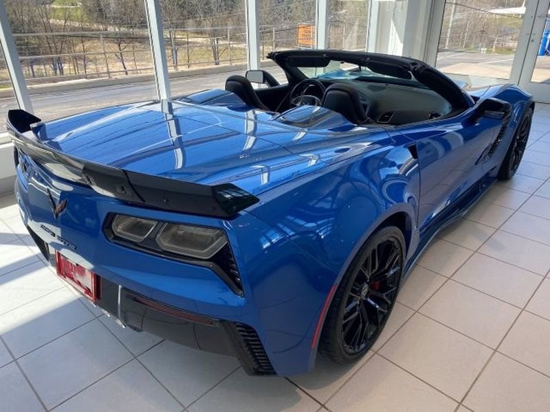 Used 2015 Chevrolet Corvette Z06 w/ 3LZ Preferred Equipment Group RWD image 12