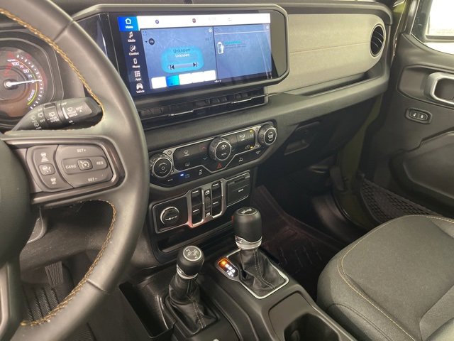 Used 2024 Jeep Wrangler Unlimited image 14