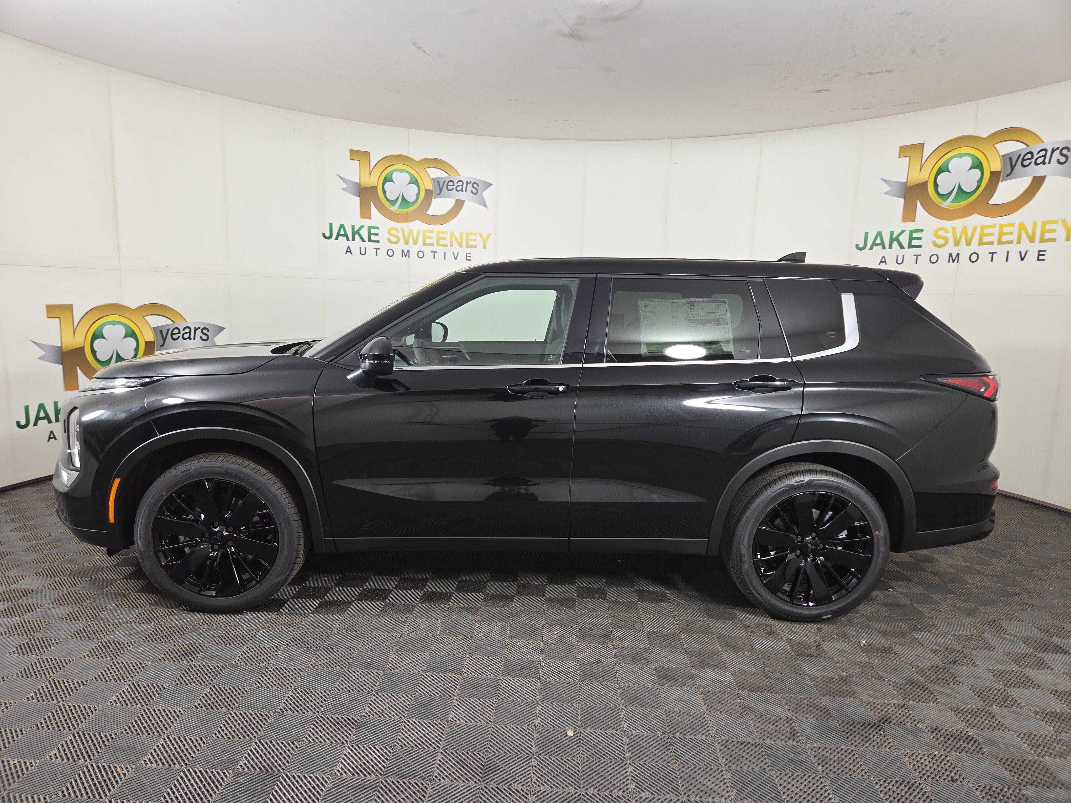 New 2026 Mitsubishi Outlander LE AWD/4WD image 4