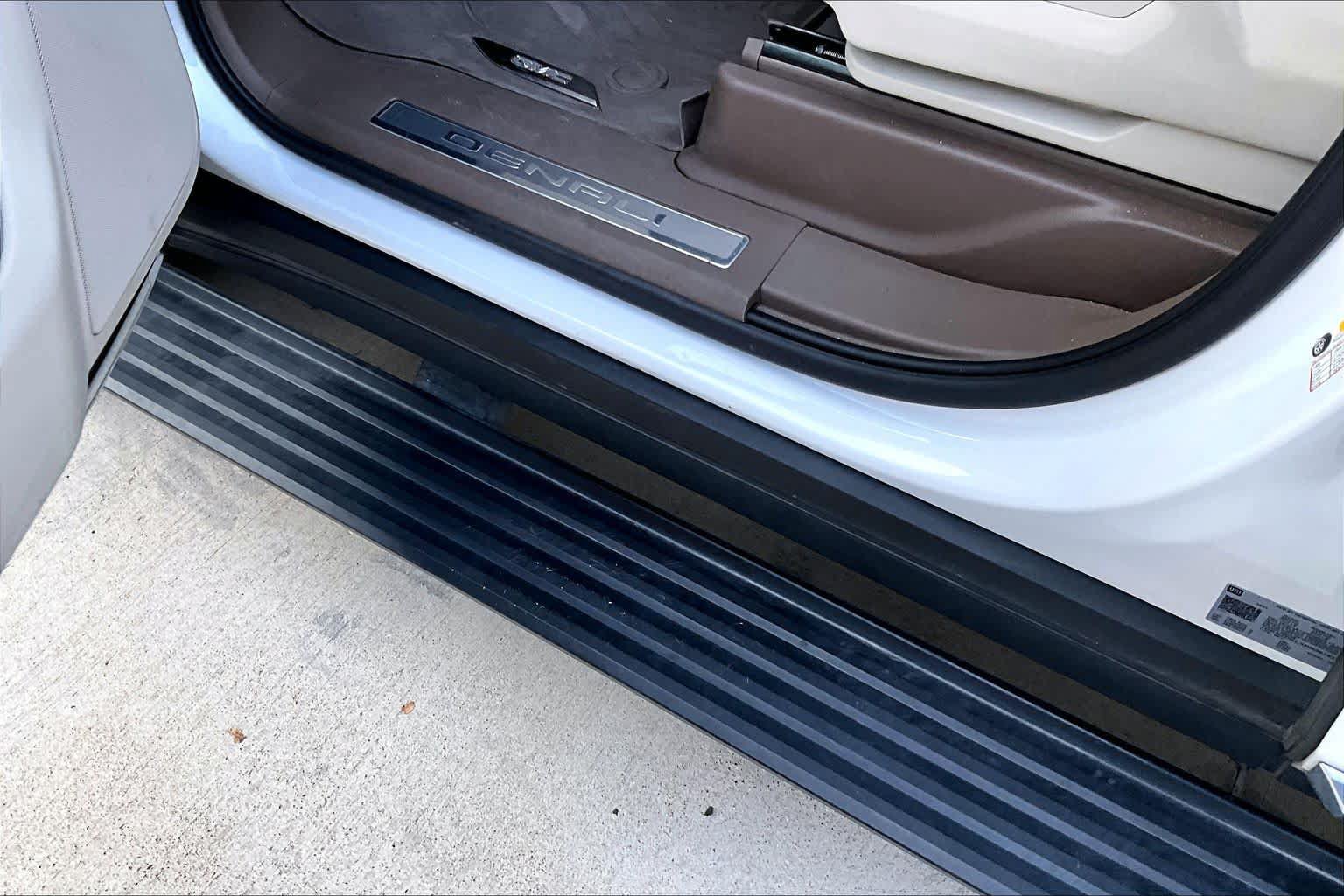 Used 2023 GMC Yukon Denali w/ LPO, Floor Liner Package AWD/4WD image 15
