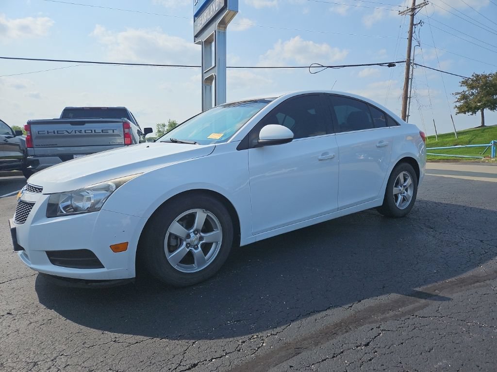 Used 2014 Chevrolet Cruze LT w/ Technology Package FWD image 2