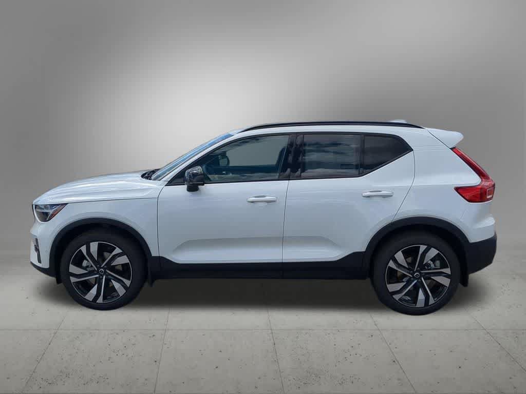New 2026 Volvo XC40 B5 Plus w/ Climate Package AWD/4WD image 3