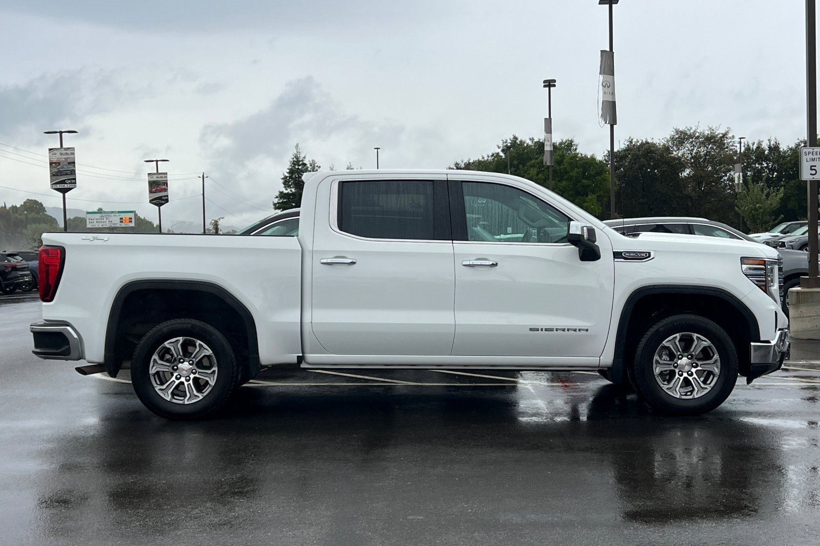 Used 2024 GMC Sierra 1500 SLT image 3