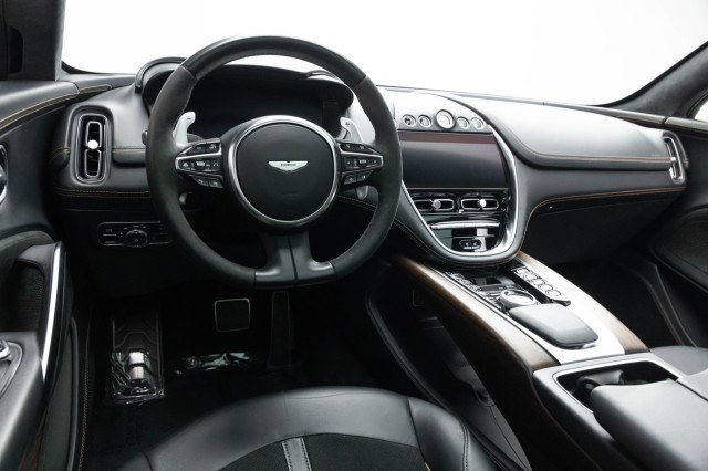 Used 2022 Aston Martin DBX image 6