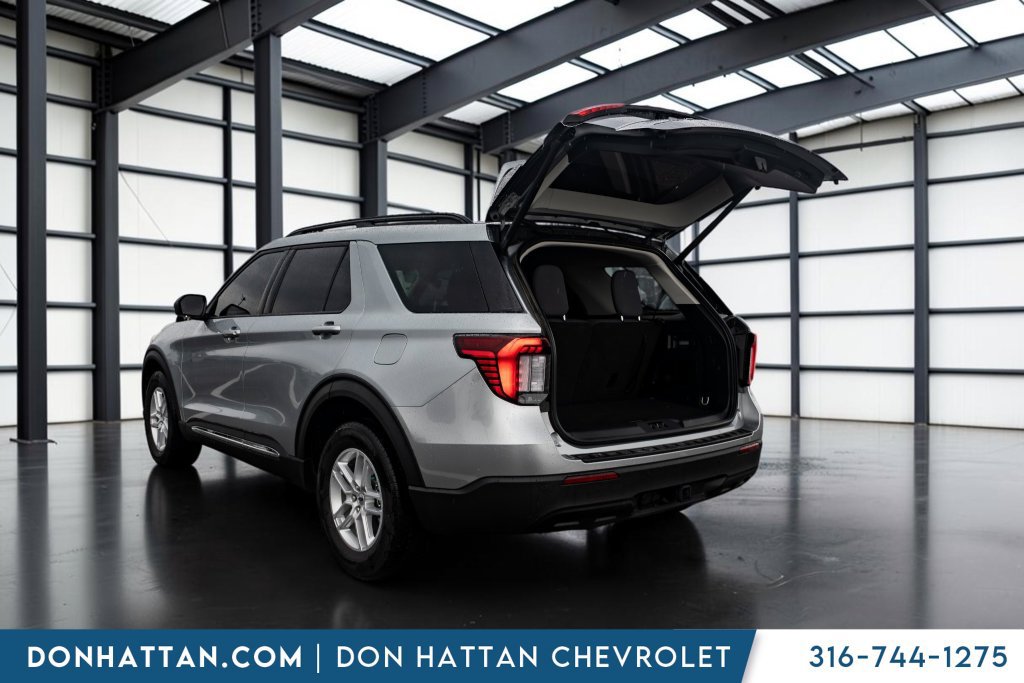 Used 2025 Ford Explorer Active AWD/4WD image 27