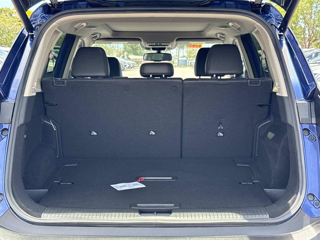 Certified 2023 Nissan Rogue Platinum w/ Platinum Premium Package FWD image 12