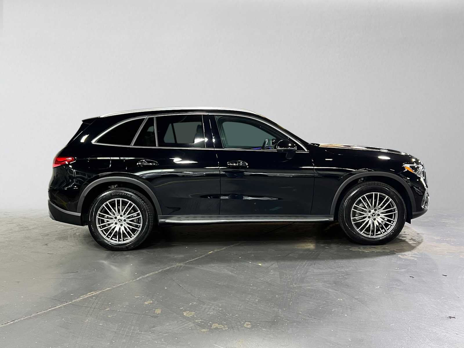 Used 2026 Mercedes-Benz GLC 300 4MATIC image 2