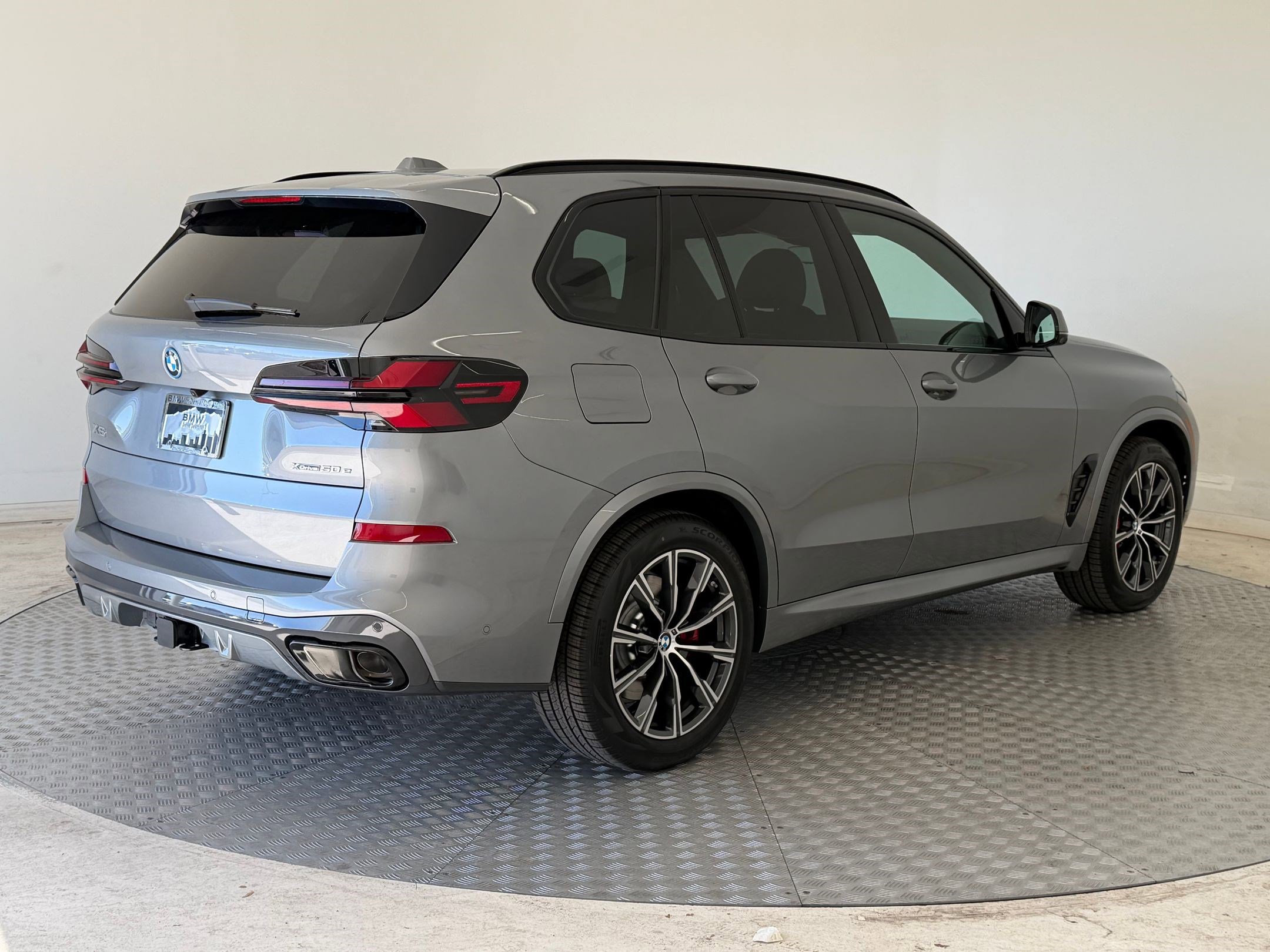 New 2026 BMW X5 xDrive50e w/ M Sport Package image 9