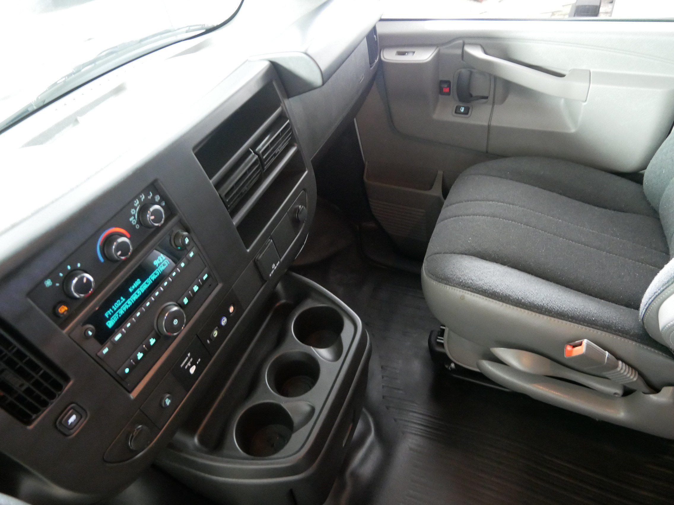 Used 2025 Chevrolet Express 2500 w/ Driver Convenience Package RWD image 11