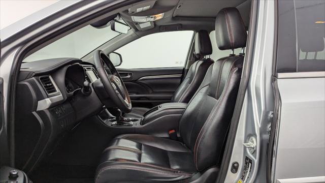 Used 2019 Toyota Highlander SE image 14