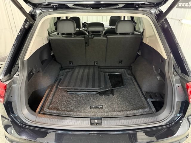 Used 2018 Volkswagen Tiguan SEL AWD/4WD image 9