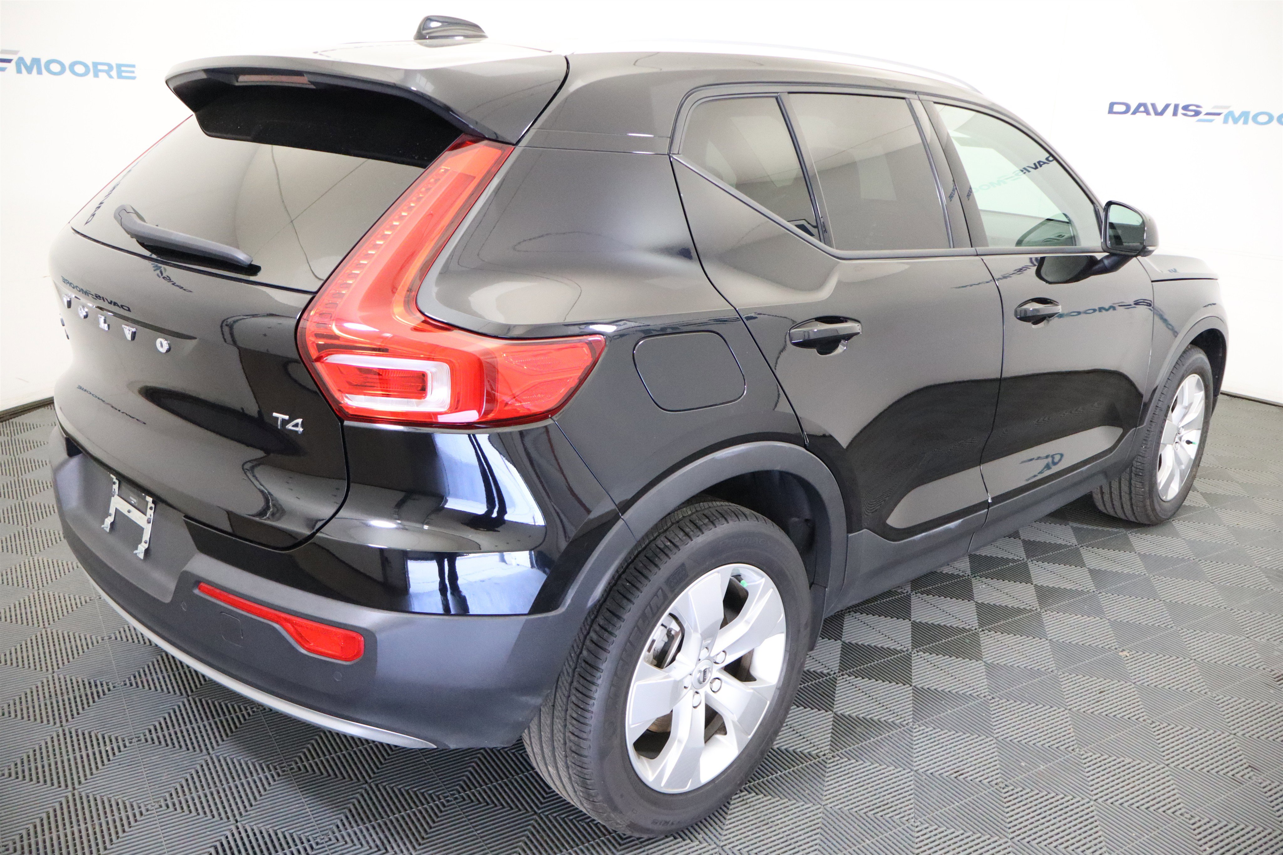 Used 2022 Volvo XC40 T4 Momentum image 6