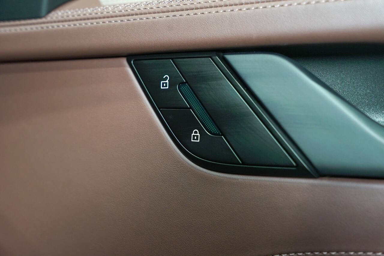 Used 2025 Porsche 911 GTS image 32