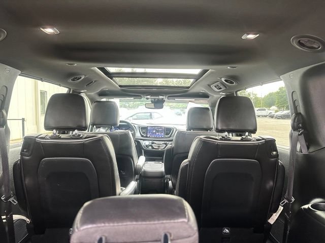 Used 2025 Chrysler Pacifica Limited FWD image 11