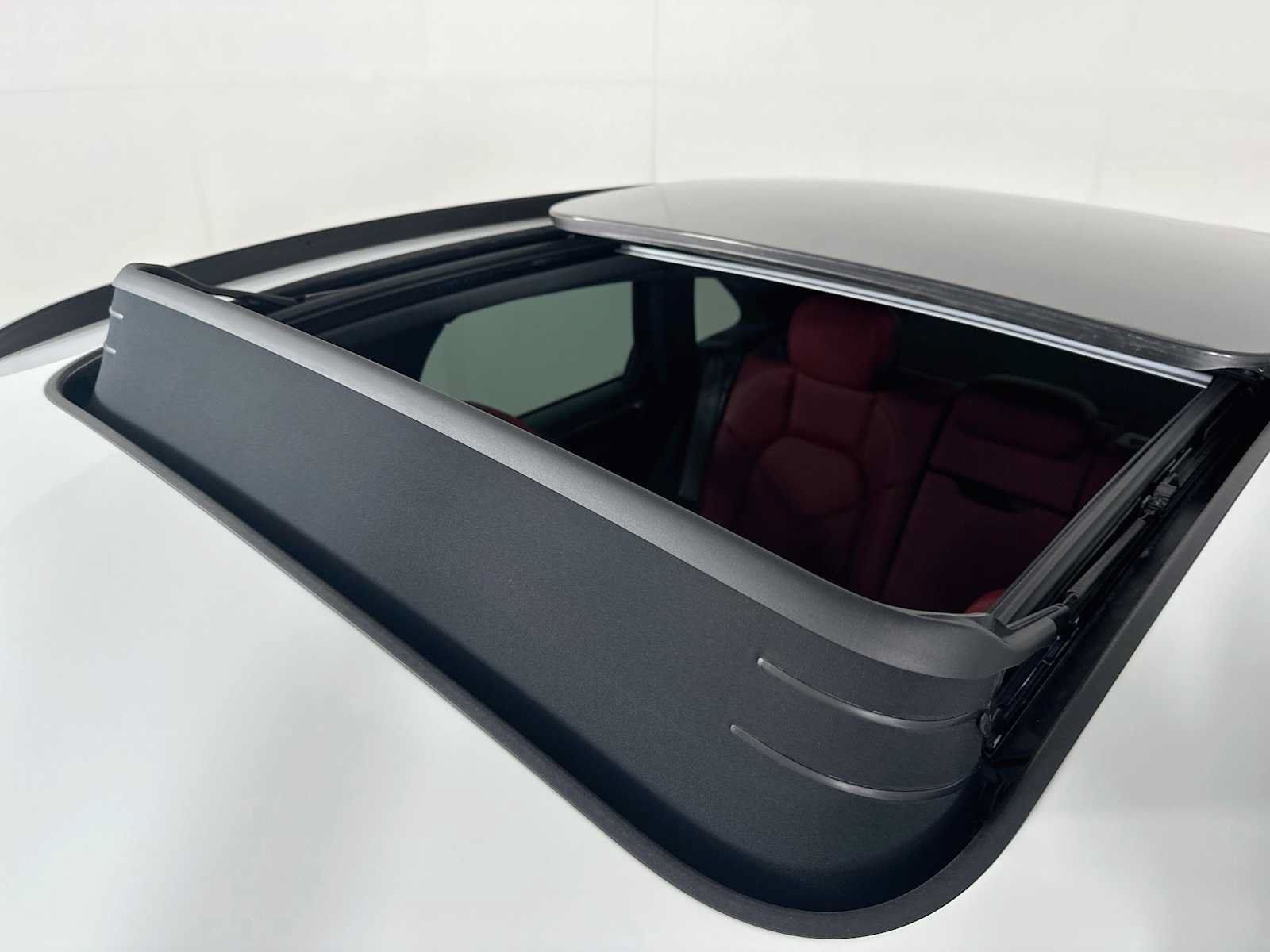 Certified 2025 Porsche Macan S AWD/4WD image 22