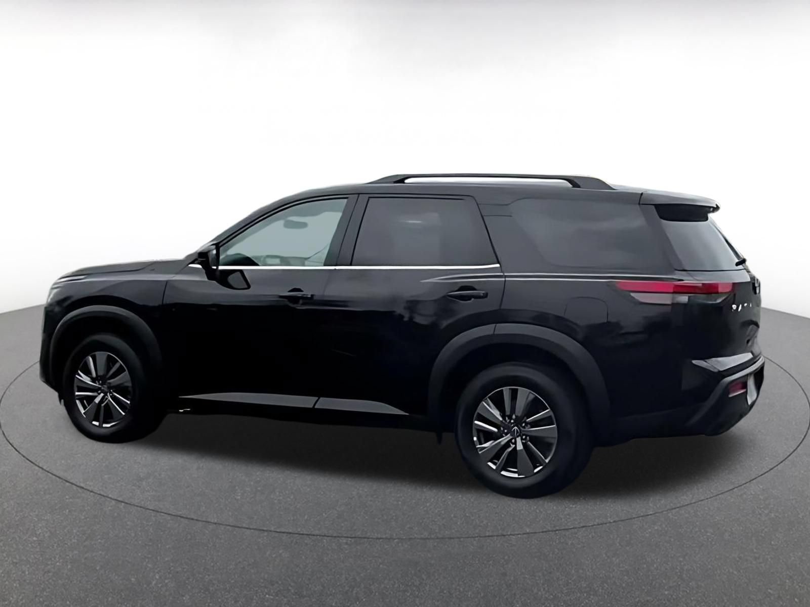 Used 2025 Nissan Pathfinder SV FWD image 8