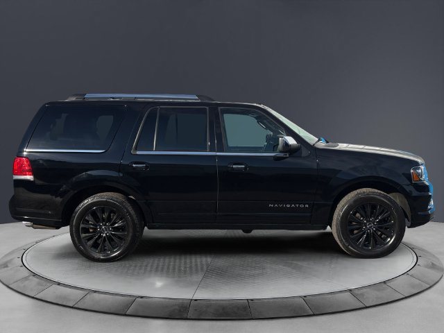 Used 2017 Lincoln Navigator Select AWD/4WD image 6