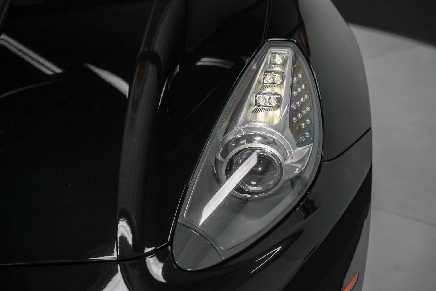 Used 2010 Ferrari California RWD image 17