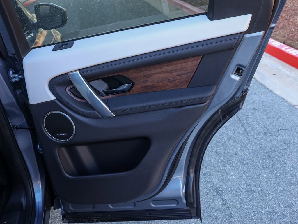 Used 2023 Land Rover Discovery Sport SE image 18