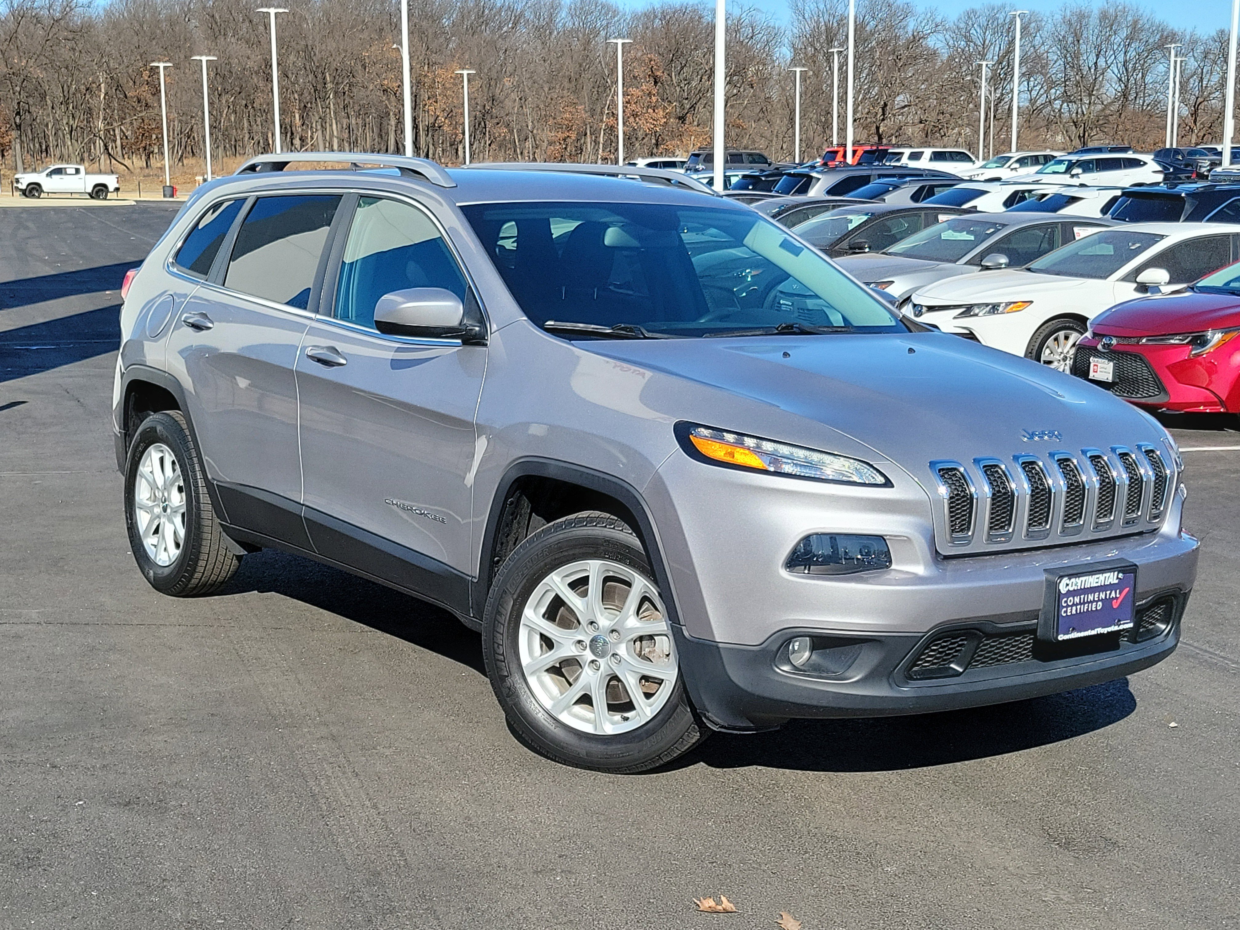 Used 2017 Jeep Cherokee Latitude w/ Cold Weather Group image 34