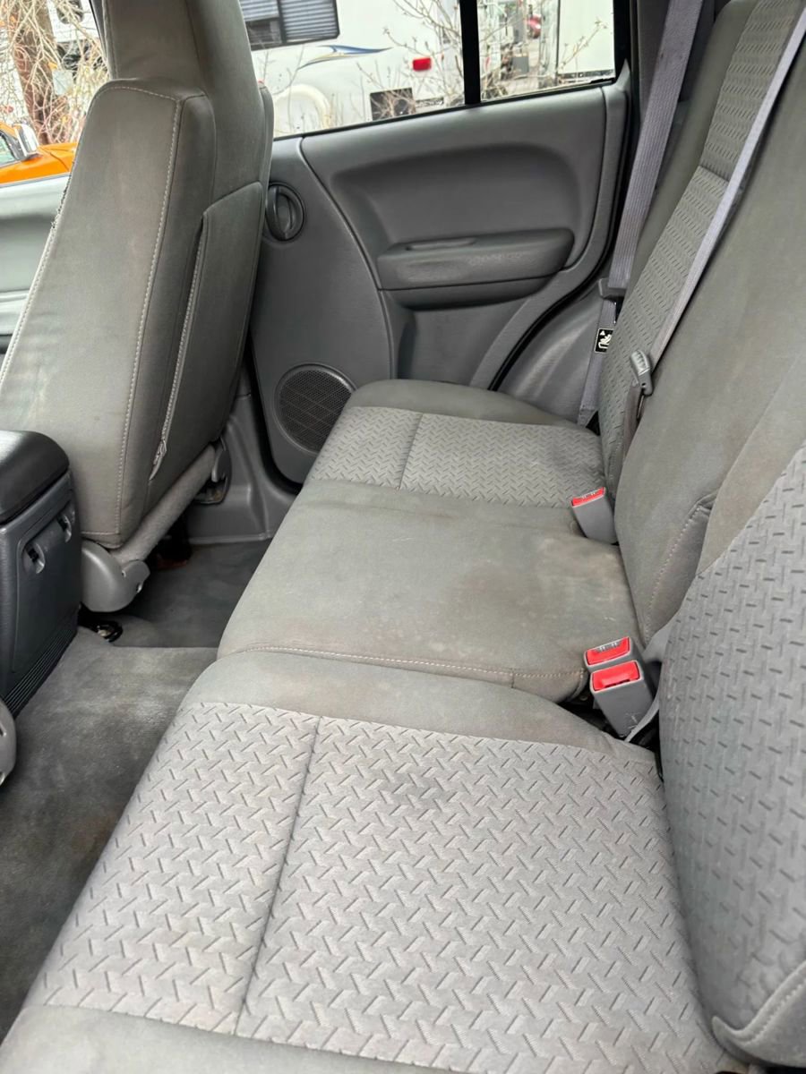 Used 2005 Jeep Liberty Renegade image 37