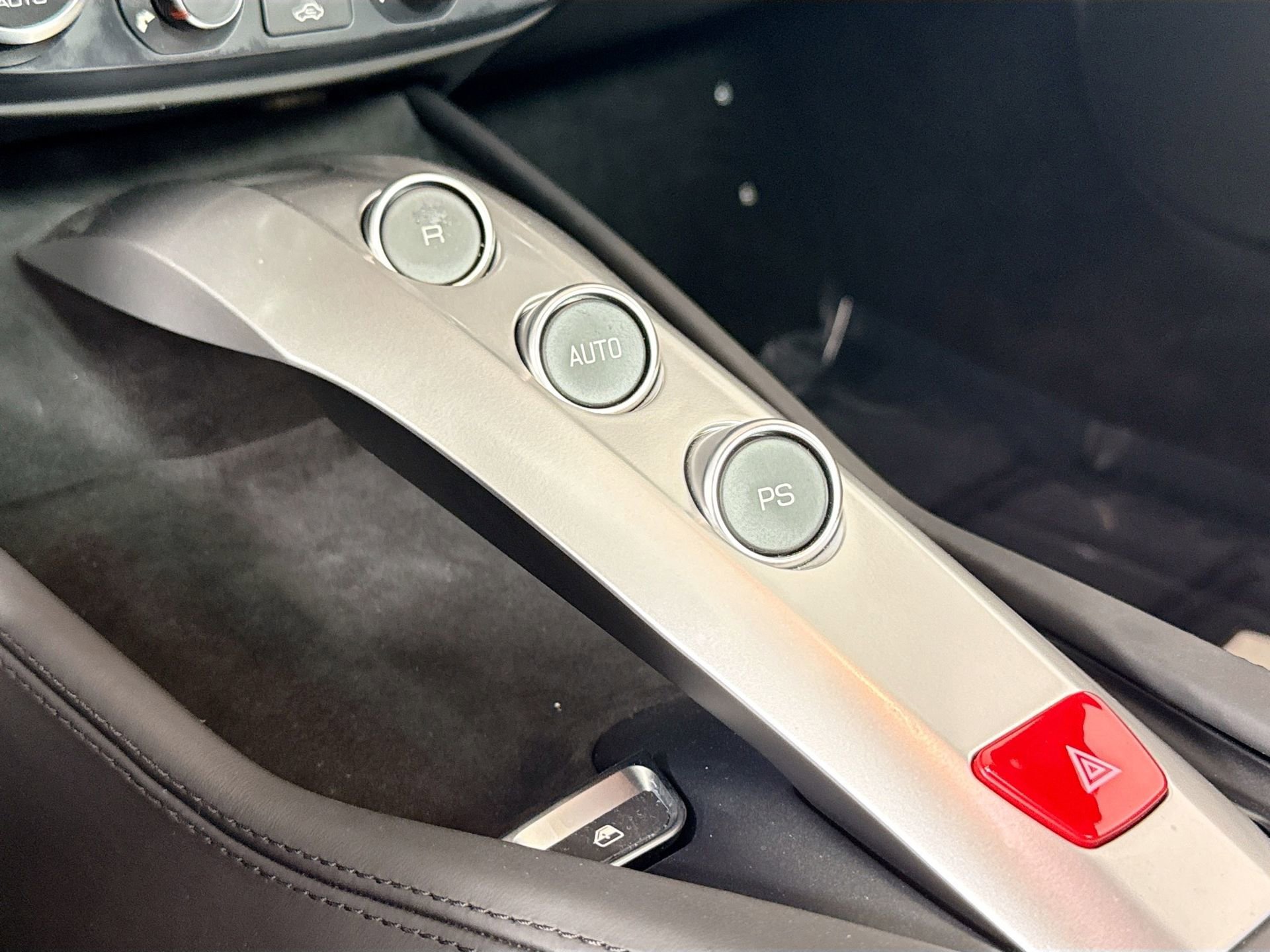 Certified 2018 Ferrari California T image 14