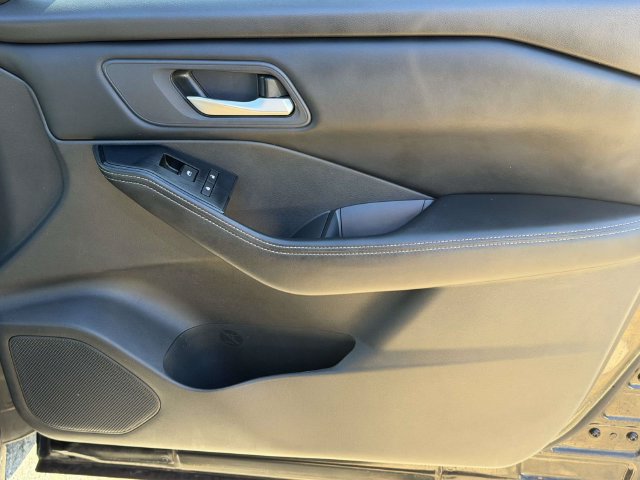 Used 2024 Nissan Rogue SV FWD image 10