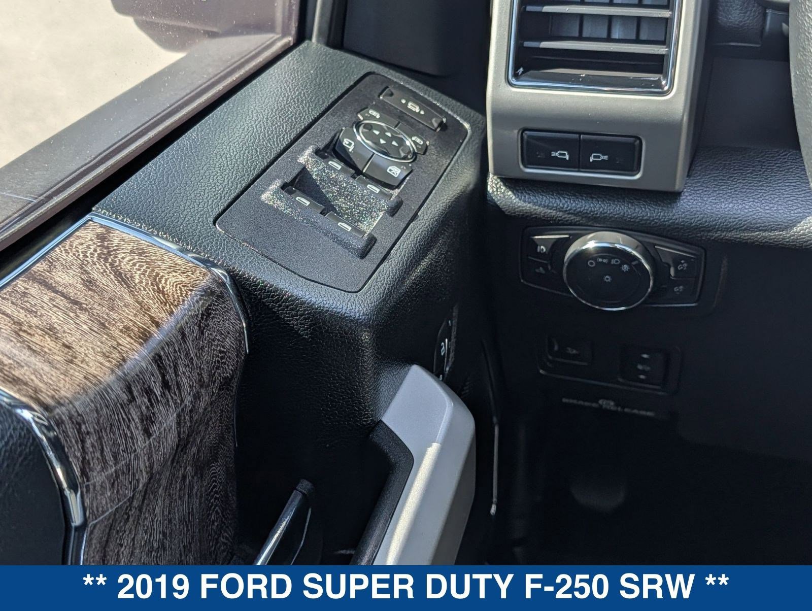 Used 2019 Ford F250 Lariat w/ Lariat Ultimate Package AWD/4WD image 23