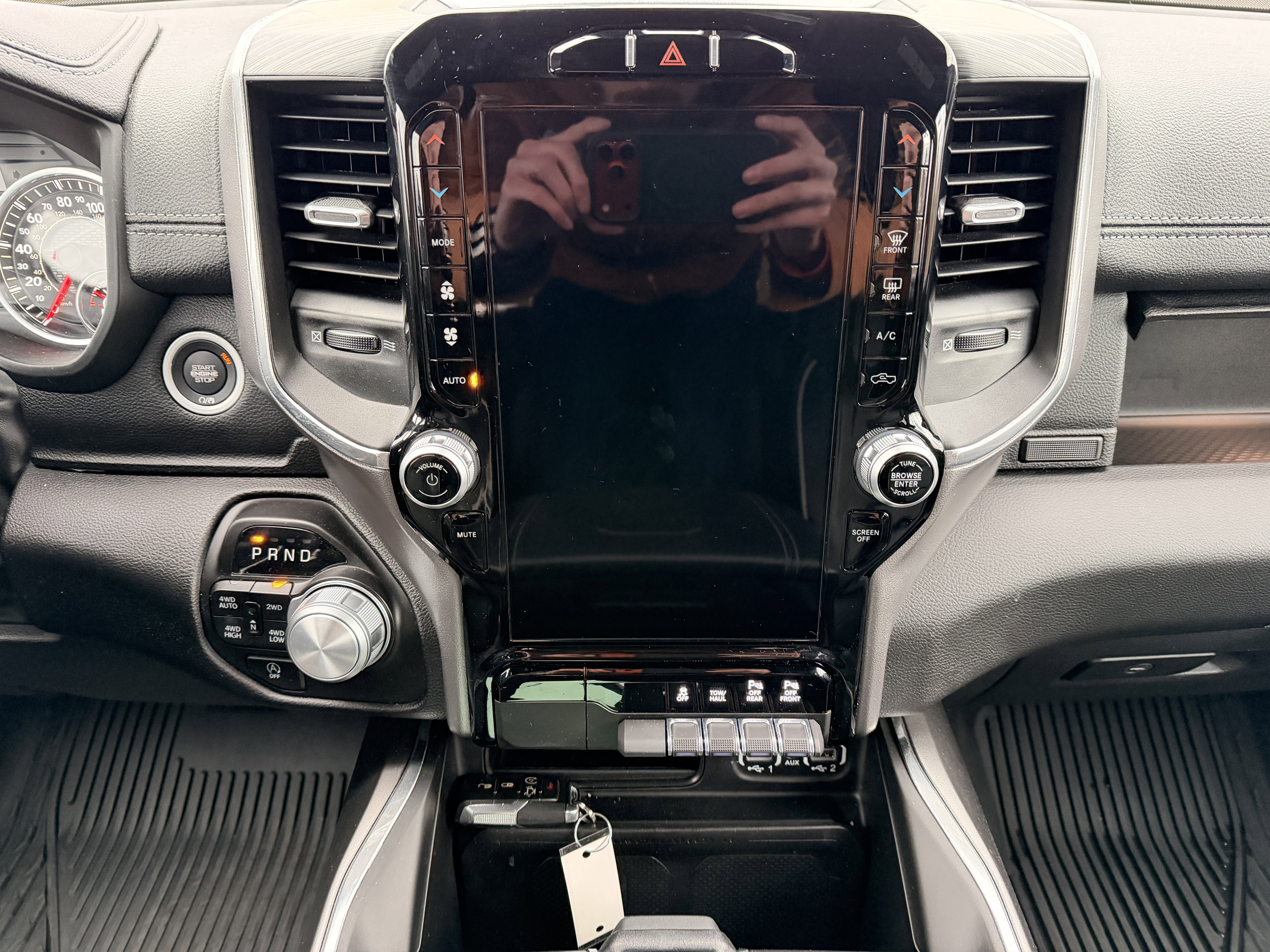 Used 2023 RAM 1500 Laramie AWD/4WD image 19