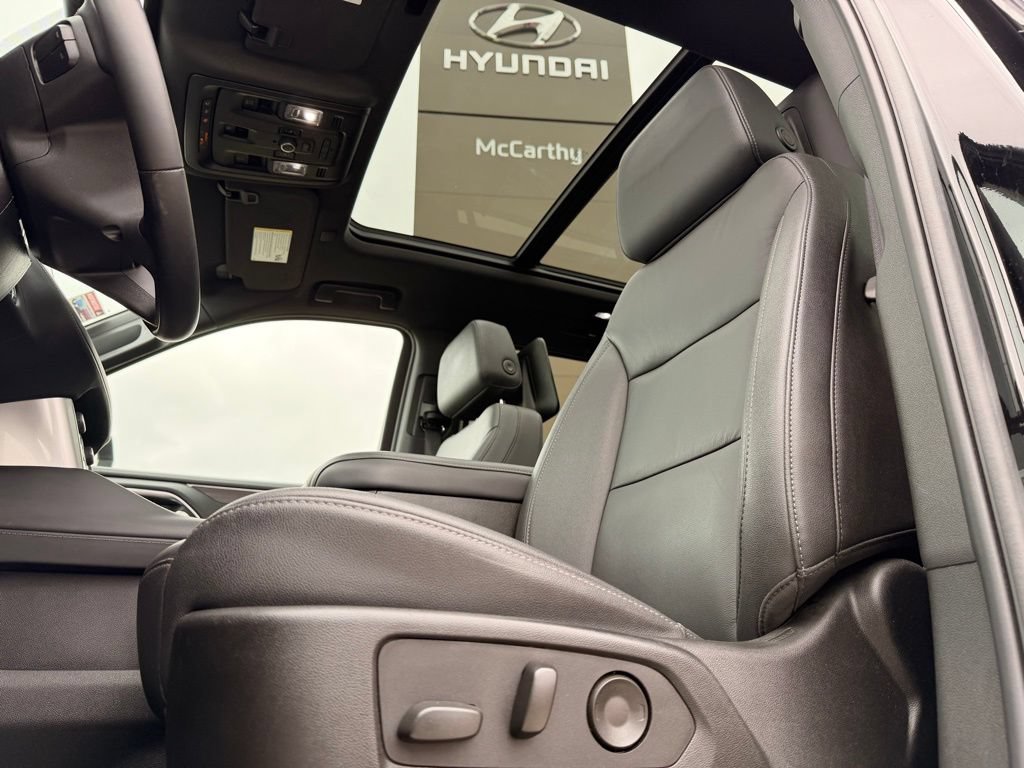 Used 2024 Chevrolet Suburban Z71 w/ Off-Road Capability Package AWD/4WD image 29