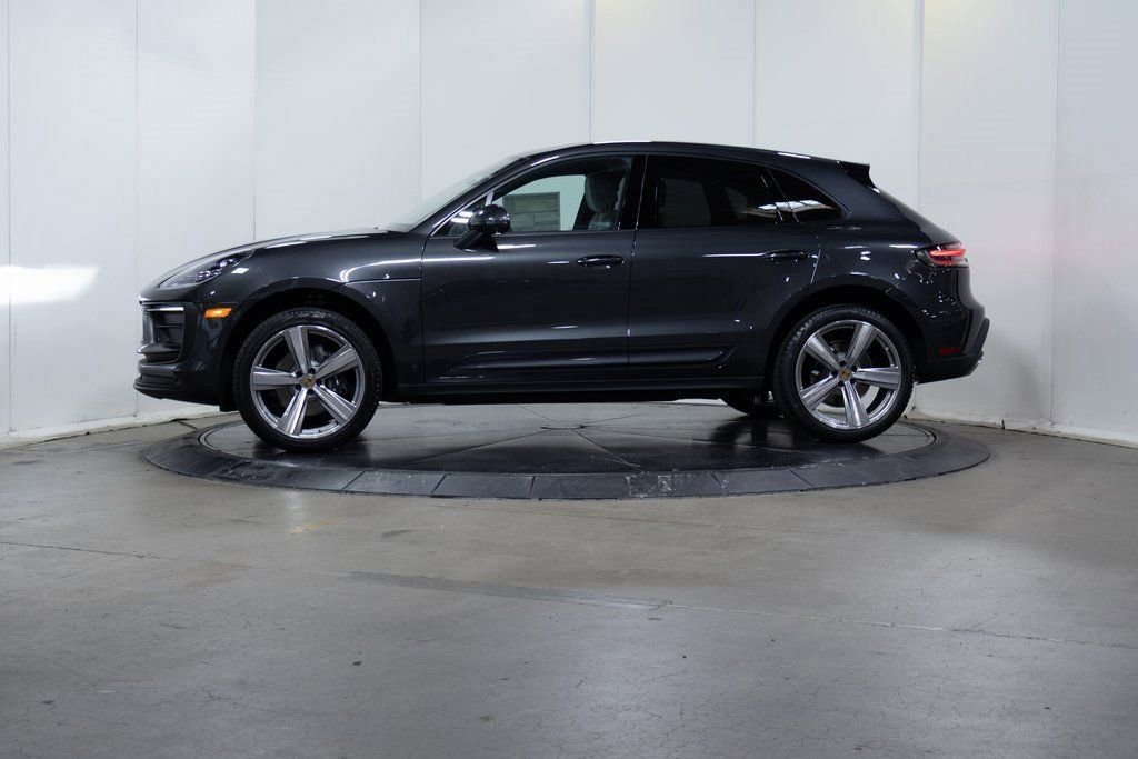 Certified 2025 Porsche Macan AWD/4WD image 2