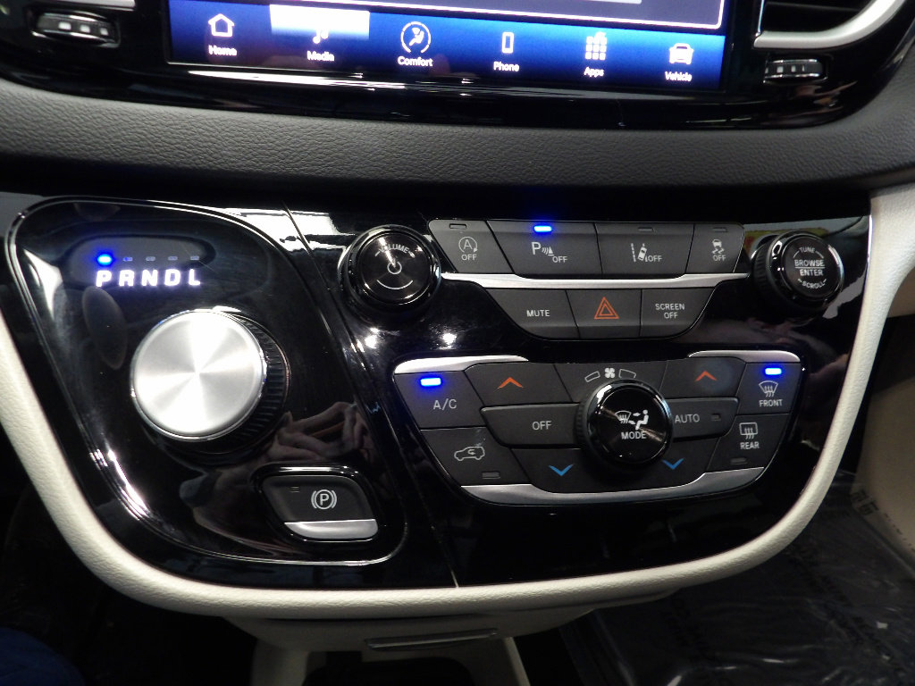 Used 2024 Chrysler Pacifica Touring-L FWD image 32