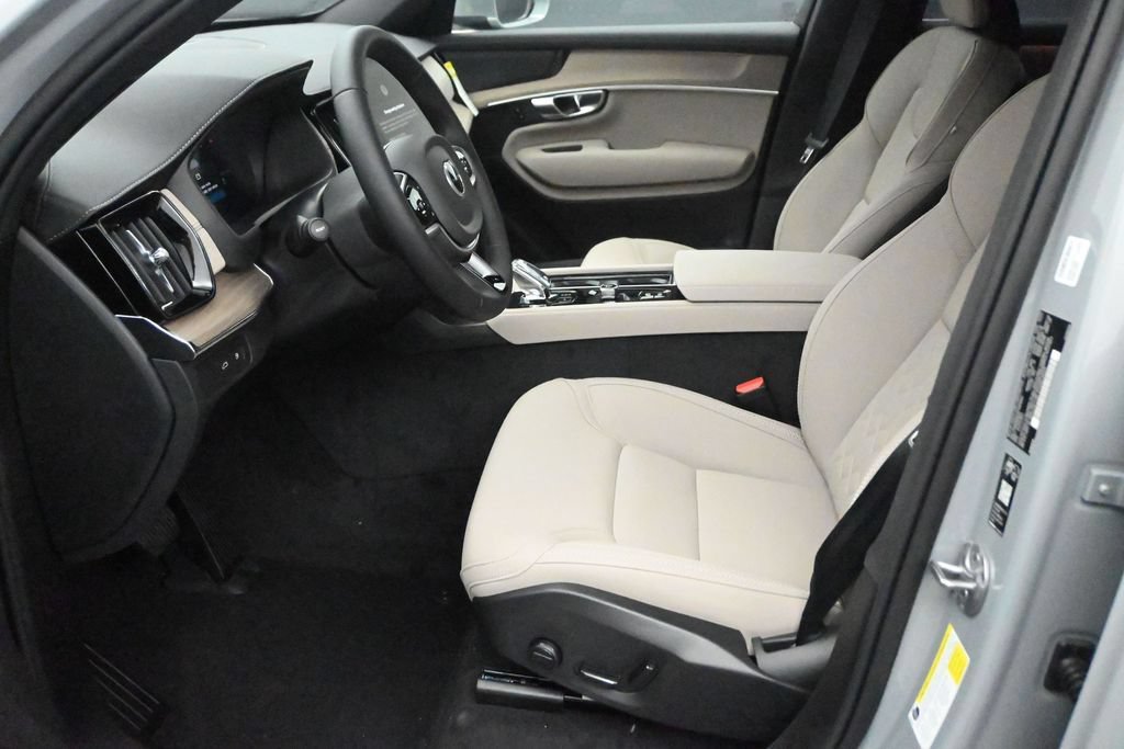 New 2026 Volvo XC90 T8 Plus w/ Protection Package Premier AWD/4WD image 11
