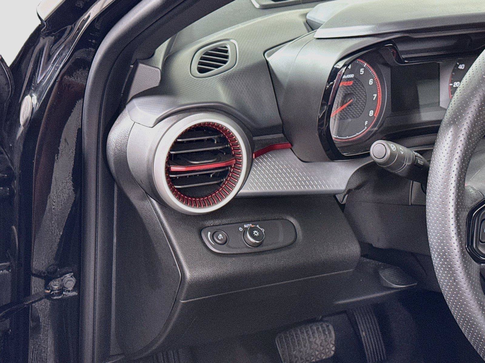 Used 2024 Chevrolet Trax RS w/ Driver Confidence Package FWD image 4