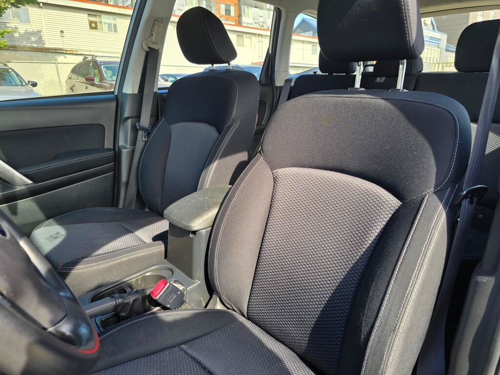 Used 2014 Subaru Forester 2.5i AWD/4WD image 21