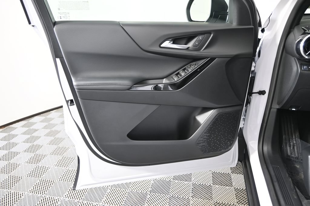 New 2026 Chevrolet Equinox LT w/ Safety and Technology Package AWD/4WD image 18
