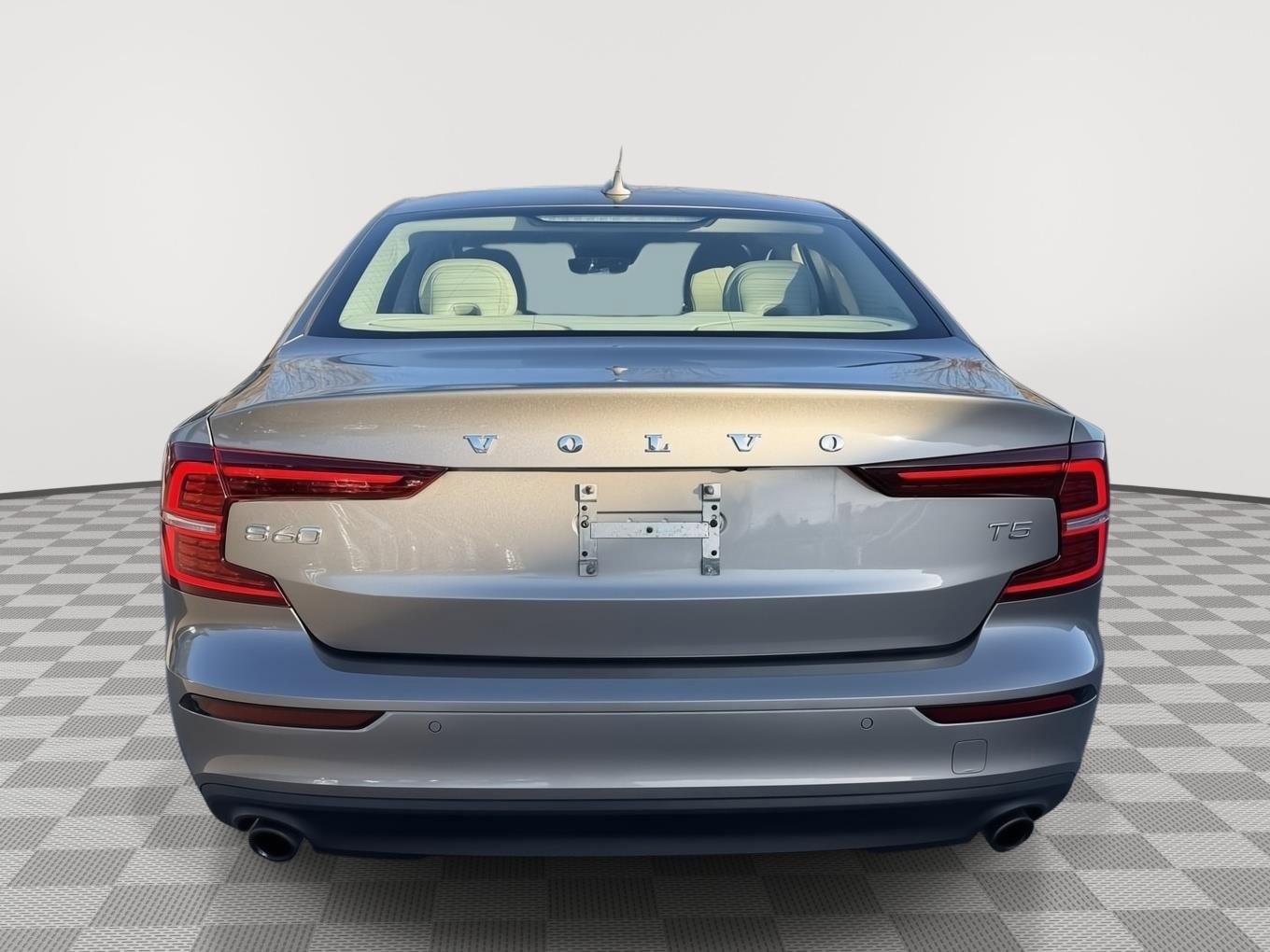 Used 2020 Volvo S60 T5 Momentum image 6